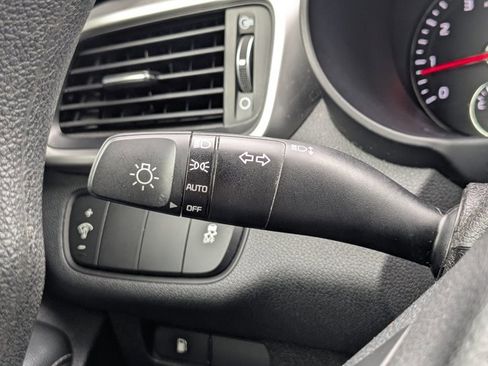 Used 2016 Kia Sorento LX image 11