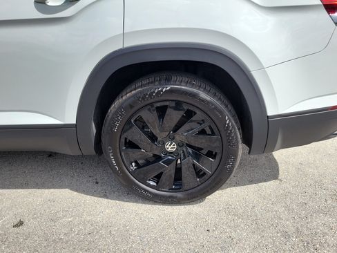Used 2025 Volkswagen Atlas SE AWD/4WD image 28