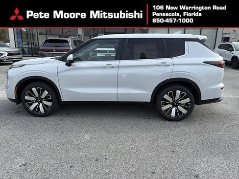 New 2026 Mitsubishi Outlander SE image 1