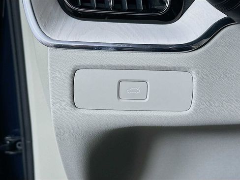New 2026 Volvo XC60 B5 Ultra w/ Protection Package Premier image 10