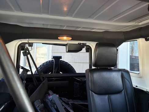 Used 2016 Jeep Wrangler Unlimited Rubicon image 24