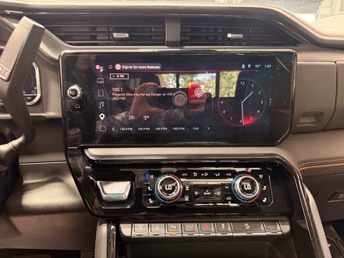 Used 2025 GMC Sierra 2500 AT4 w/ AT4 Premium Plus Package AWD/4WD image 45