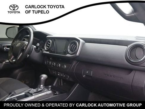 Used 2018 Toyota Tacoma TRD Off-Road AWD/4WD image 38