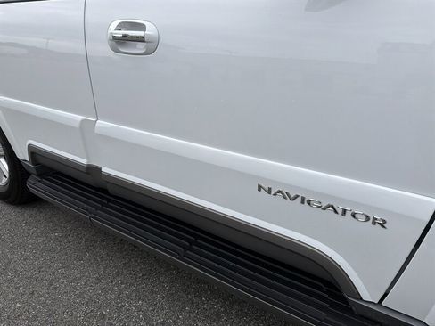 Used 2004 Lincoln Navigator Luxury image 11