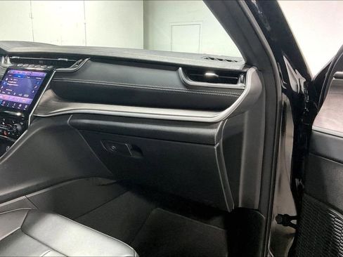 Used 2025 Jeep Grand Cherokee L Limited w/ Black Appearance Package image 19