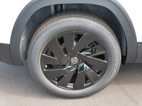 New 2026 Volkswagen Atlas Cross Sport SE image 5