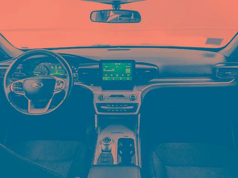 Certified 2023 Ford Explorer XLT image 7