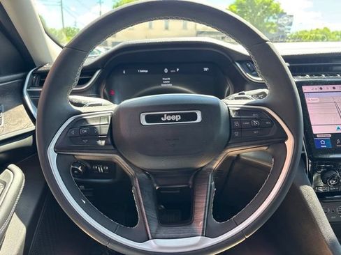 Used 2023 Jeep Grand Cherokee Limited AWD/4WD image 10