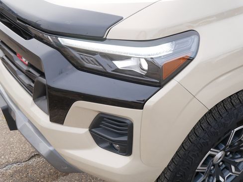 Used 2024 Chevrolet Colorado Z71 w/ Z71 Convenience Package 2 image 16