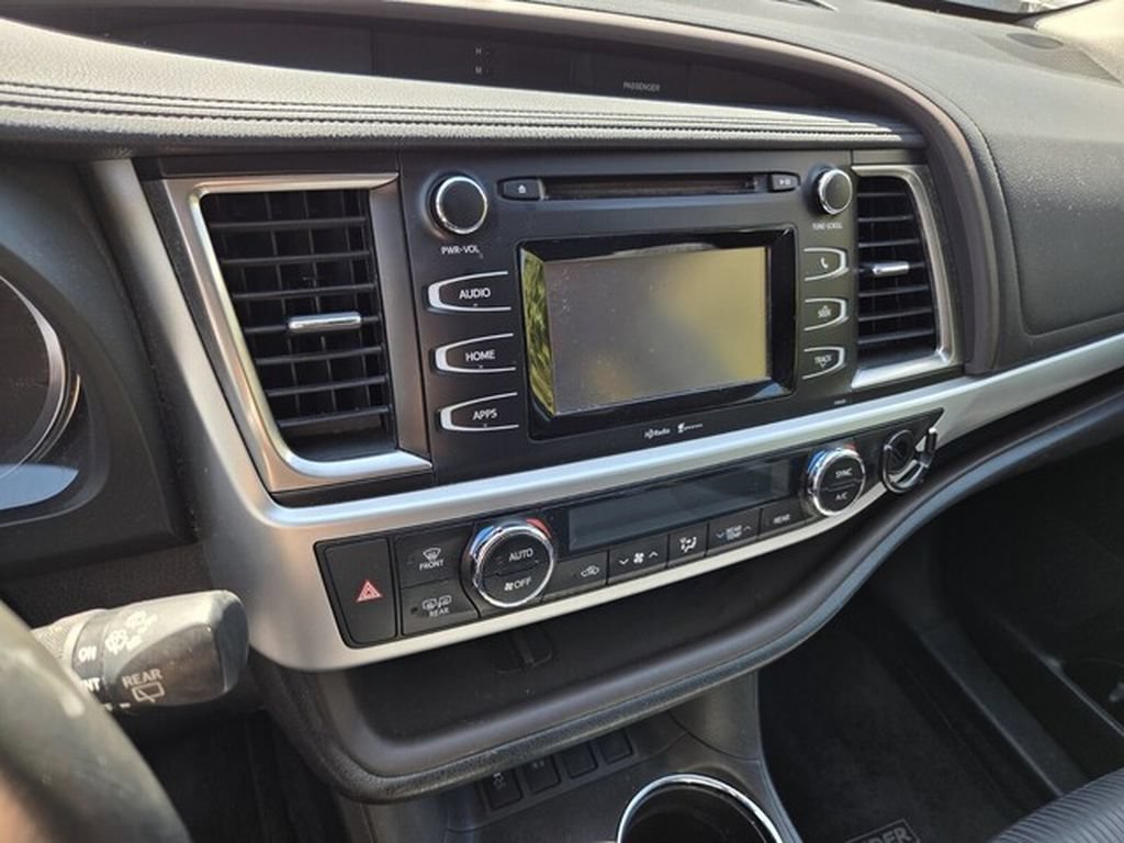Used 2014 Toyota Highlander Plus FWD image 5
