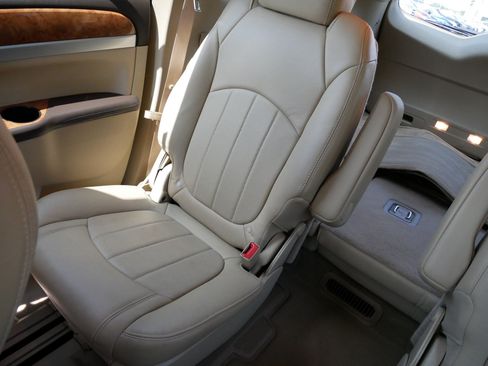 Used 2011 Buick Enclave CXL w/ Trailering Provision Package AWD/4WD image 12