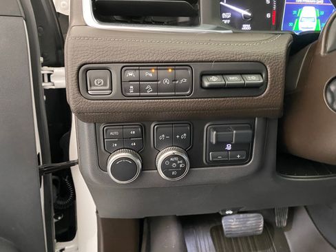 Used 2021 GMC Yukon Denali w/ Denali Premium Package image 18