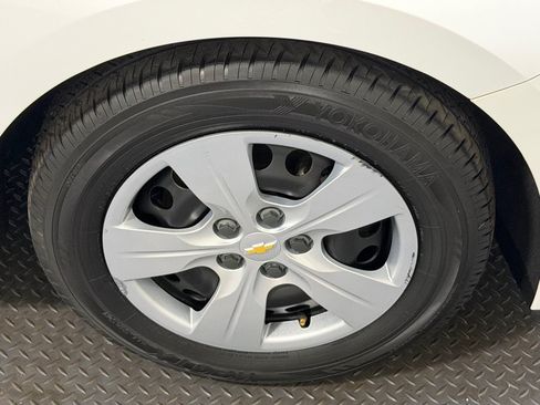 Used 2018 Chevrolet Cruze LS FWD image 17