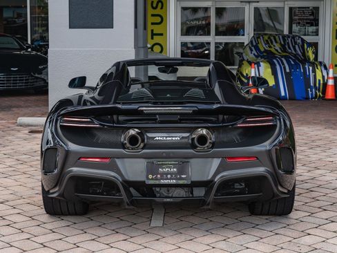Used 2016 McLaren 675LT Spider image 33