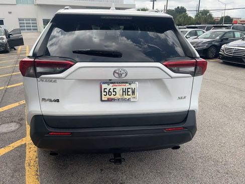 Used 2021 Toyota RAV4 XLE FWD image 4