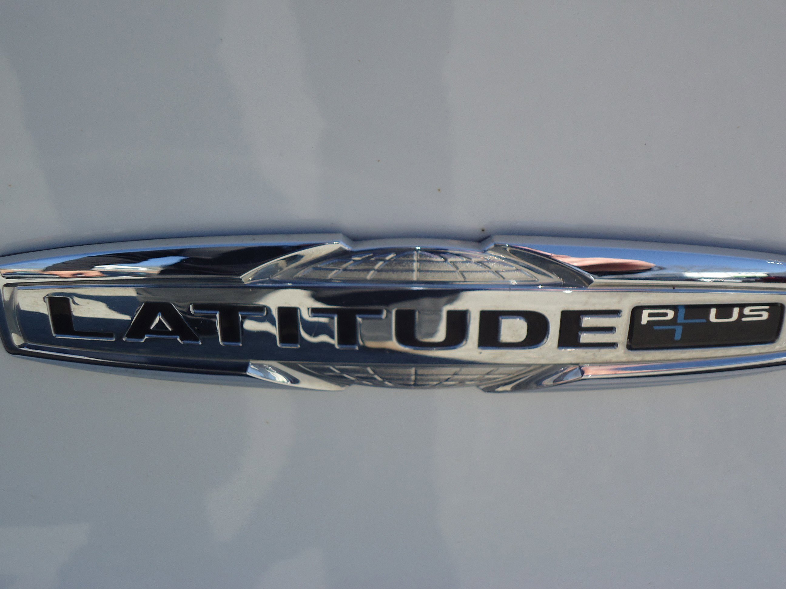 Used 2020 Jeep Cherokee Latitude Plus w/ Cold Weather Group AWD/4WD image 10