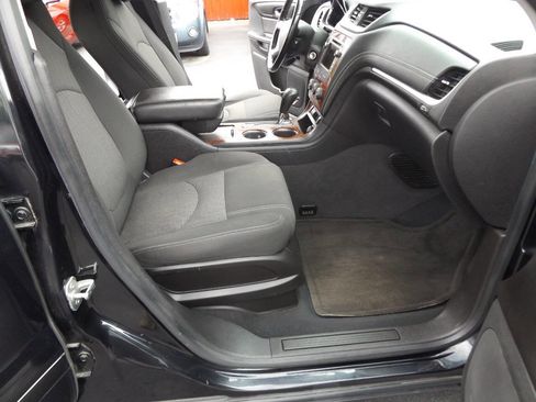 Used 2014 Chevrolet Traverse LT image 23