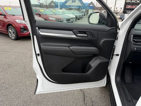 Used 2025 GMC Terrain Elevation w/ Black Edition image 23