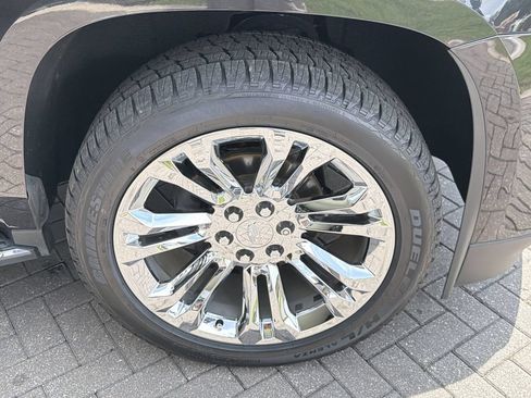 Certified 2019 Cadillac Escalade Luxury w/ LPO, Escalade Noir Package RWD image 9