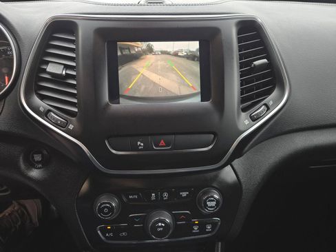 Used 2020 Jeep Cherokee Latitude Plus image 7