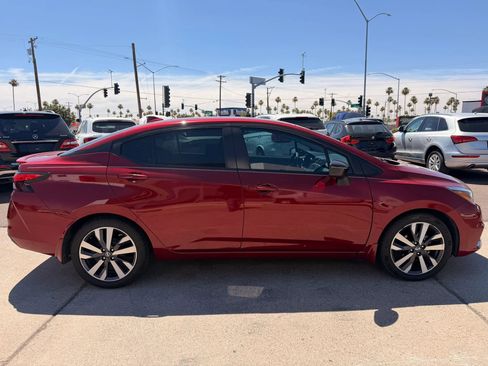 Used 2021 Nissan Versa SR w/ Convenience Package FWD image 2