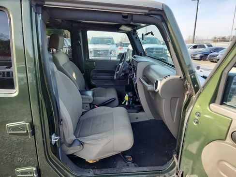 Used 2008 Jeep Wrangler Unlimited Sahara w/ Dual Top Group image 21
