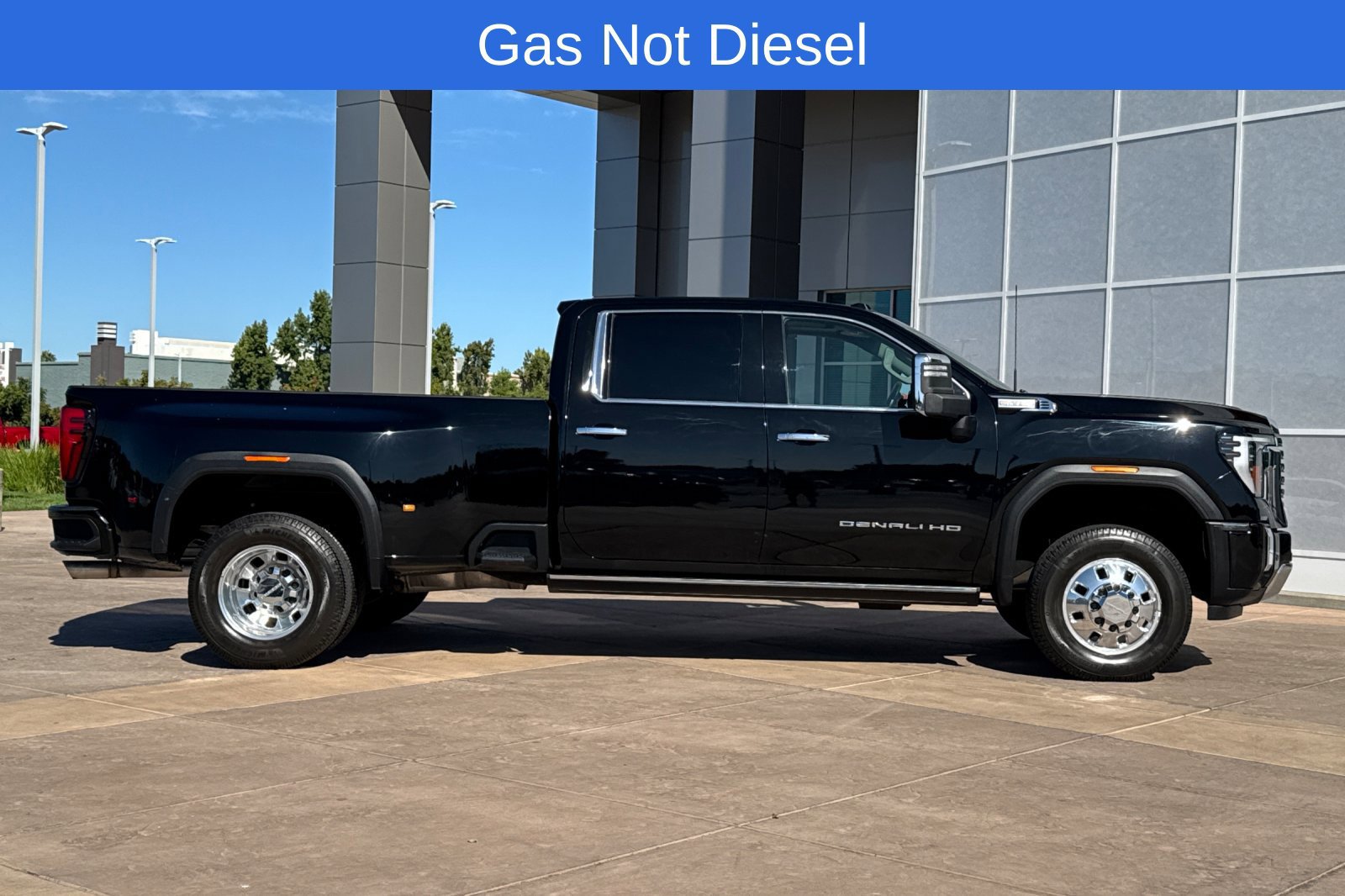 Used 2024 GMC Sierra 3500 Denali AWD/4WD image 3