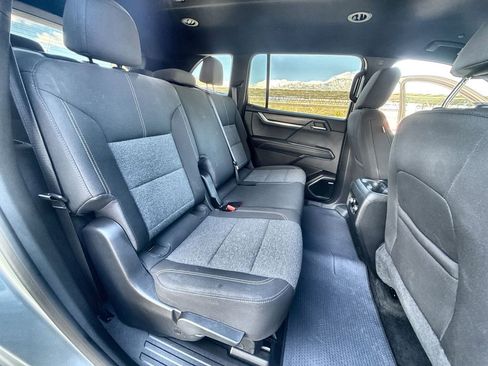 Used 2025 GMC Acadia Elevation image 18