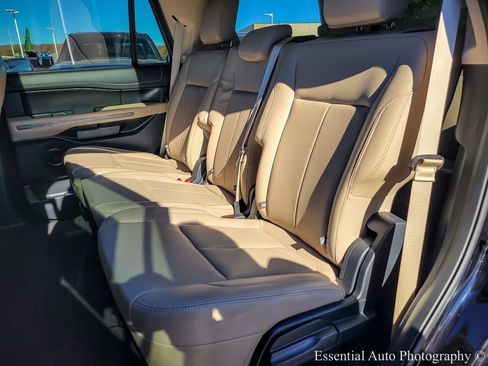 Used 2024 Ford Expedition XLT image 12