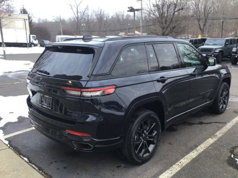 Used 2023 Jeep Grand Cherokee 30th Anniversary image 7