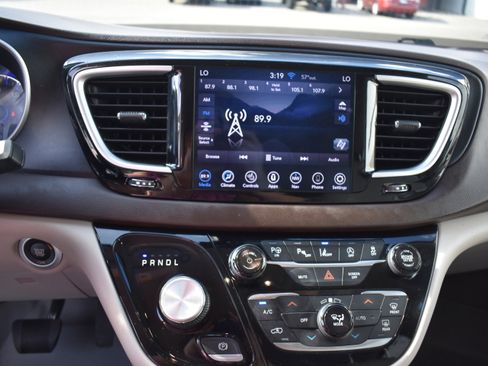 Used 2020 Chrysler Pacifica Touring-L Plus w/ Tire & Wheel Group image 20