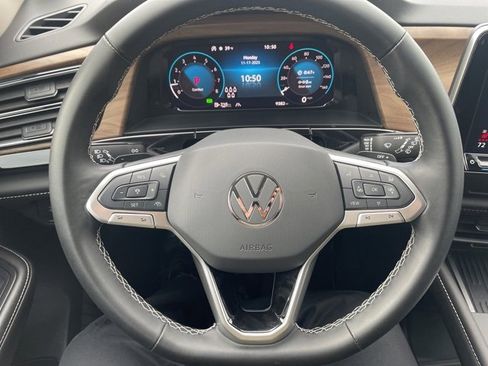 Certified 2025 Volkswagen Atlas SE image 14