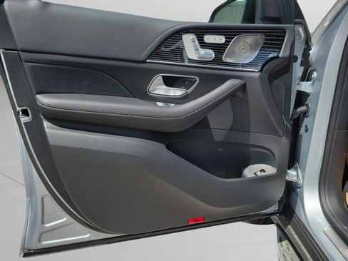 New 2026 Mercedes-Benz GLS 580 4MATIC image 16