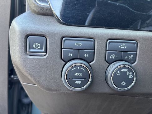 Used 2025 Chevrolet Silverado 1500 LT AWD/4WD image 46