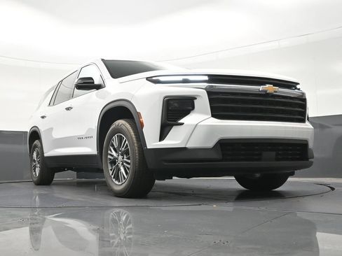Used 2024 Chevrolet Traverse LS FWD image 29