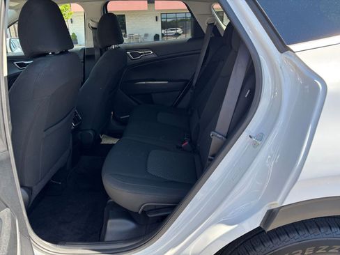 Used 2025 Kia Sportage LX FWD image 25