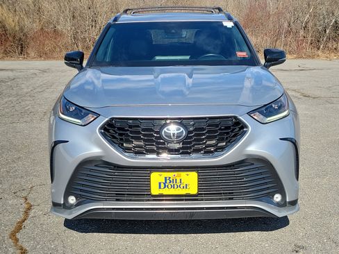 Used 2023 Toyota Highlander XSE image 2