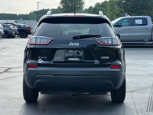 Used 2019 Jeep Cherokee Latitude Plus w/ Cold Weather Group AWD/4WD image 41