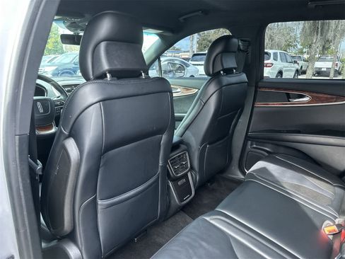 Used 2019 Lincoln Nautilus Select image 13
