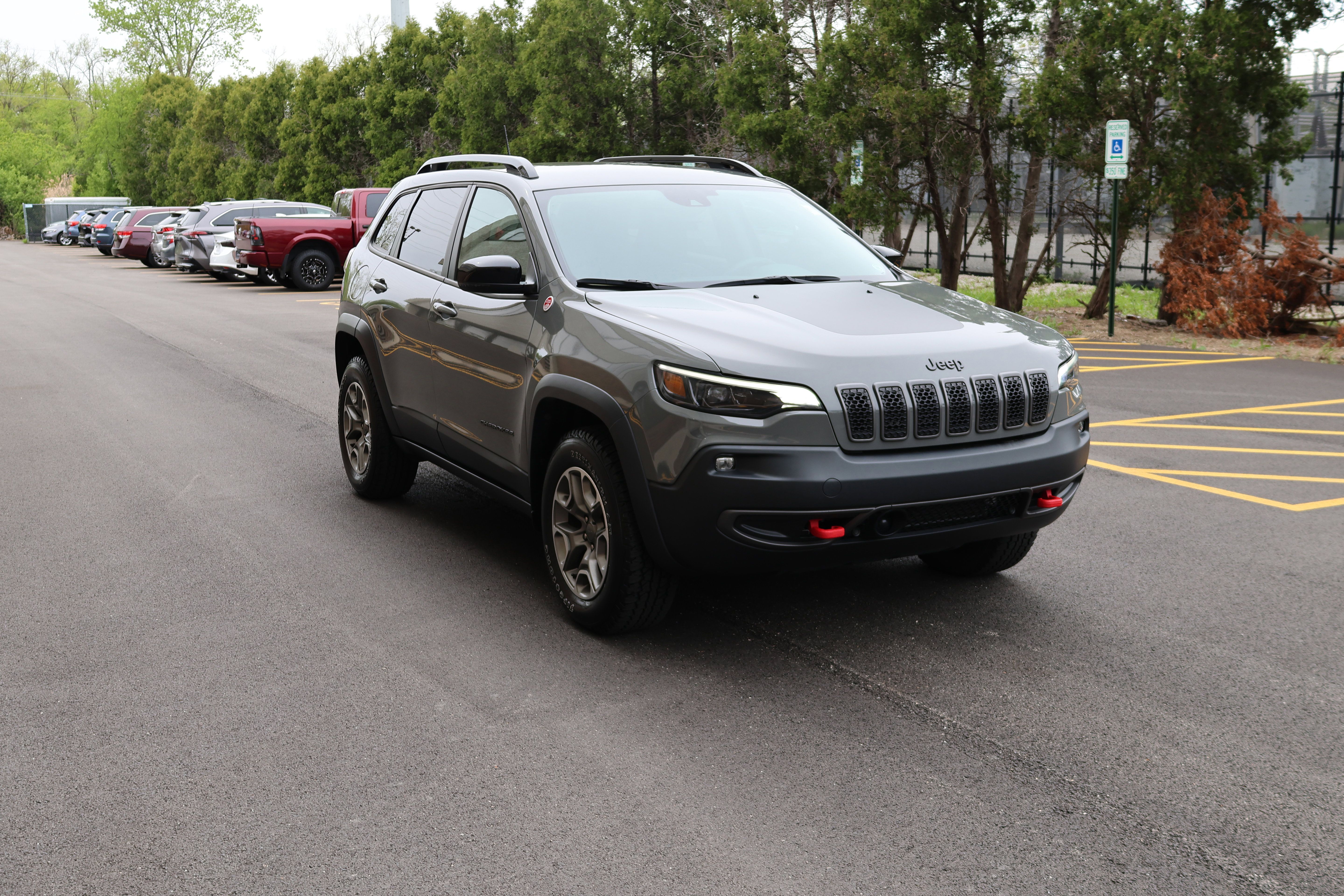 Used 2022 Jeep Cherokee Trailhawk AWD/4WD image 35