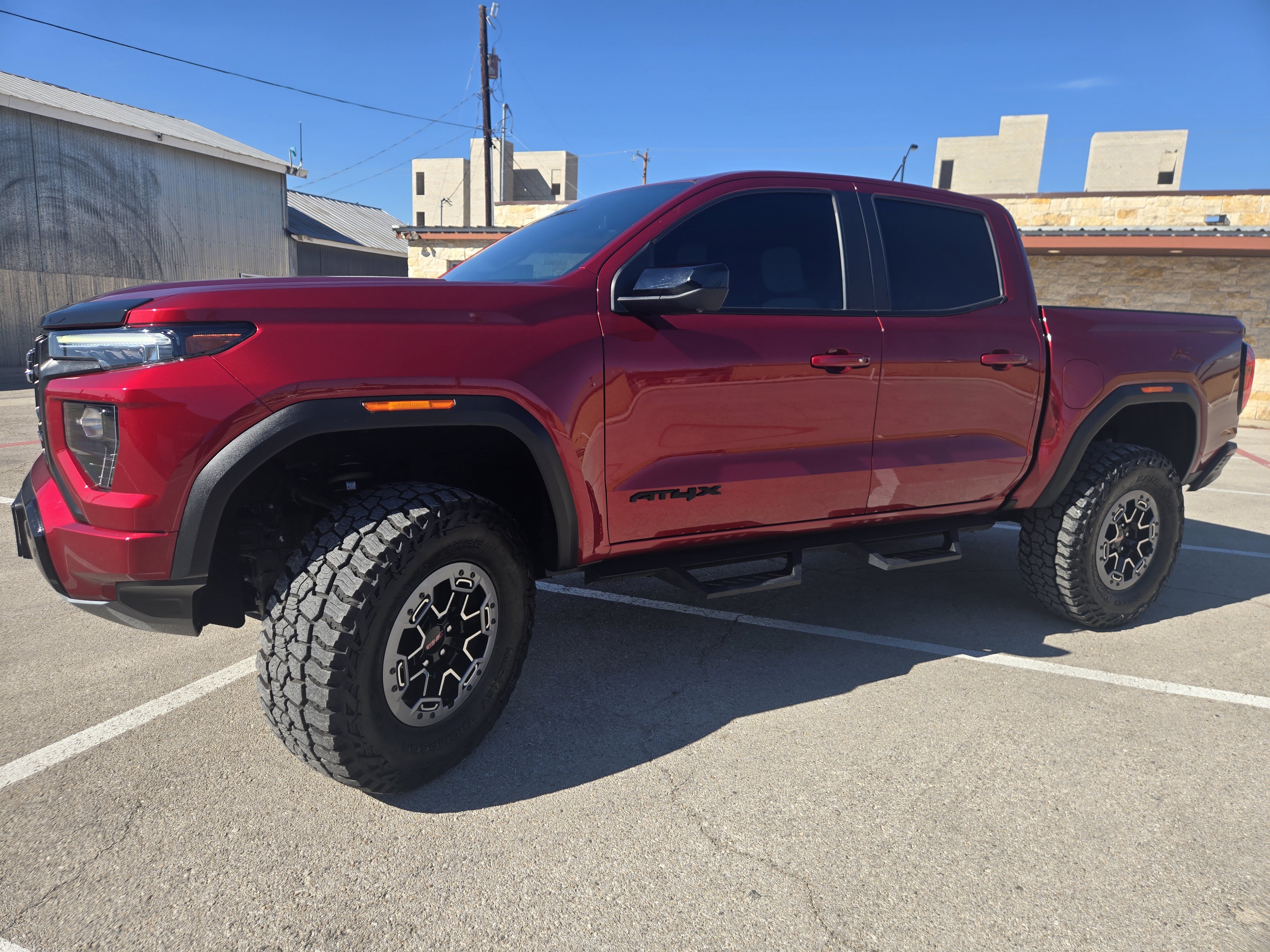 Used 2023 GMC Canyon AT4X AWD/4WD image 2
