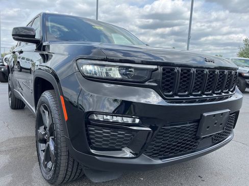 Used 2023 Jeep Grand Cherokee Limited w/ Black Appearance Package AWD/4WD image 50