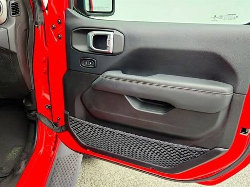 Used 2019 Jeep Wrangler Unlimited Sahara AWD/4WD image 25