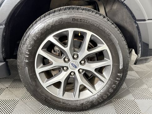 Used 2017 Ford Expedition XLT w/ Equipment Group 202A AWD/4WD image 45