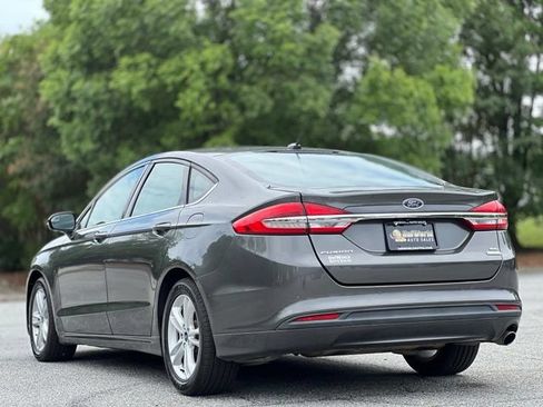Used 2018 Ford Fusion SE FWD image 7
