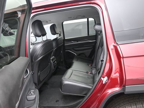 Used 2022 Jeep Grand Cherokee Limited image 16