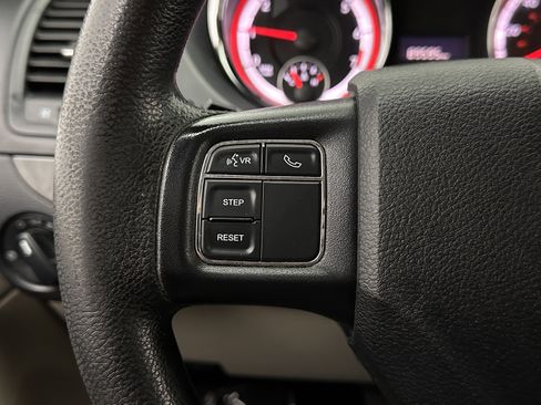 Used 2019 Dodge Grand Caravan SE w/ UConnect Hands-Free Group image 16