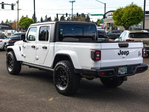 Used 2021 Jeep Gladiator Willys image 11