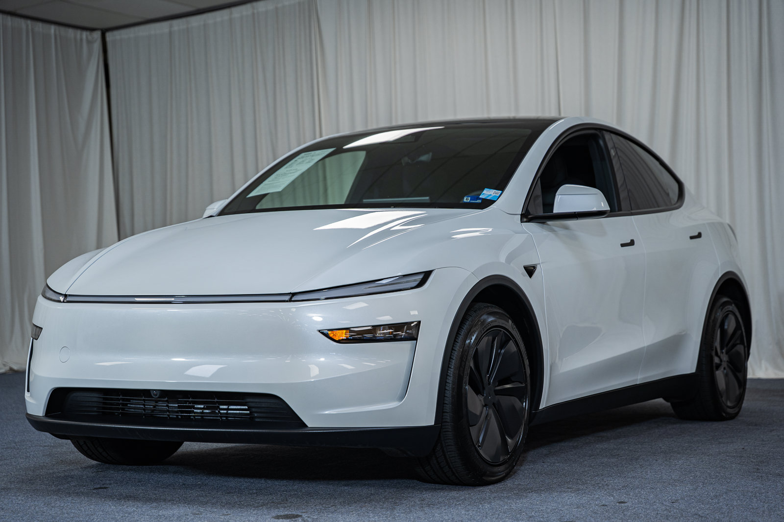 Used 2026 Tesla Model Y AWD image 3
