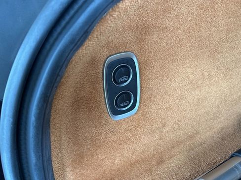 Used 2023 Aston Martin DBX Base image 36